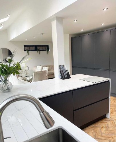 new york handleless grey kitchen with kitchen island and marble worktop 